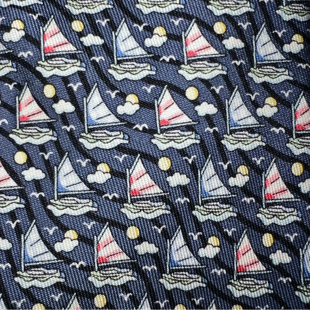 Vineyard Vines blue and pink Sailboat 100% Silk Neck Tie‎